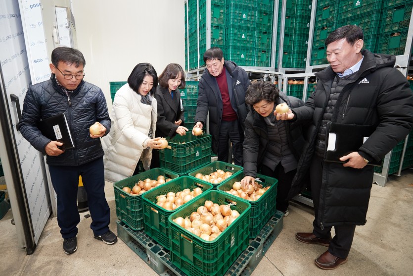 20191129 행정사무감사 현지확인(경제환경위원회)(4)-농산물산지유통센터(APC).jpg