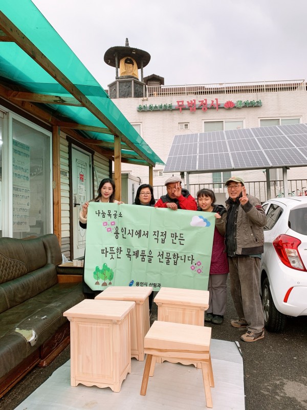 (사진) 나눔목공소 취약계층에 소가구 전달.jpeg