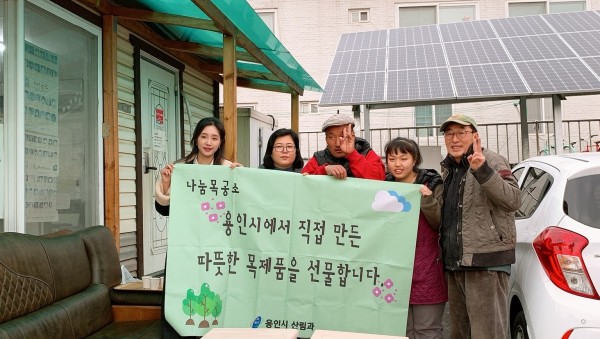 (사진) 나눔목공소 취약계층에 소가구 전달.jpeg