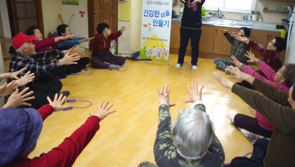 100세 건강마을 프로그램 진행모습.jpg