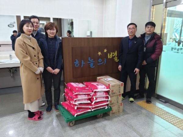 원삼면  설맞이 사회복지시설 및 소외계층 위문.jpg