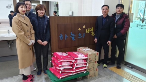 원삼면  설맞이 사회복지시설 및 소외계층 위문.jpg