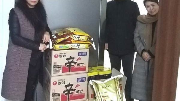 22일 구갈동 주민자치위원장 위기가구 생필품 전달 (2).jpg