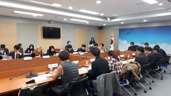 (사진) 청년정책위원회 회의 장면.jpg