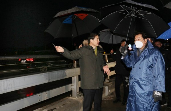 지방도321호선 교통상황 점검하는 백군기 시장.JPG