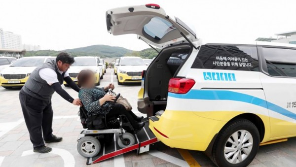 용인시_교통약지_특별교통수단_차량_전달식5.jpg