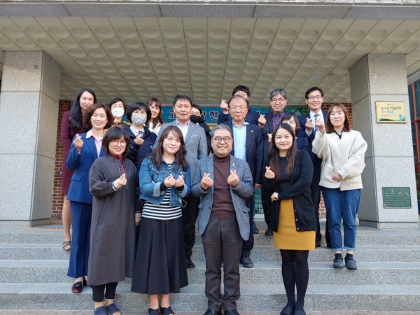 보도자료 사진(이재정교육감과 함께)..jpg