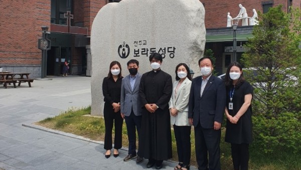 10일 보라동성당 기탁.jpg