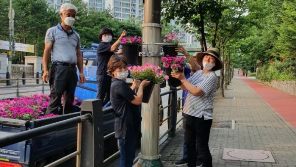 동백2동 가로등 꽃길.jpg