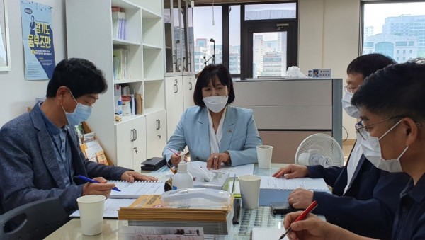 200803 정윤경 의원, 도교육청 교육시설관리센터 운영현황 정담회.jpg