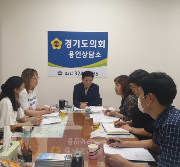 200813지석환의원,보평지구 공사로 인한 성산초등학교 피해대책 논의사진.jpg