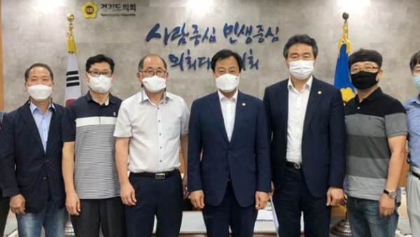 200902 장현국 의장, 경기지역 공무직 고용안정 및 처우개선 논의_최종 (1).jpg