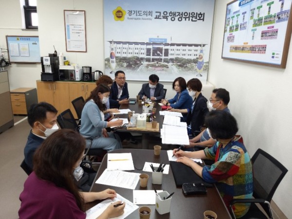 긴급회의2.jpg