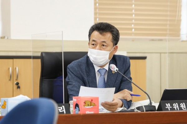 200908 김성수 수석 대변인, 고1 의무교육 조기실시 촉구.jpg