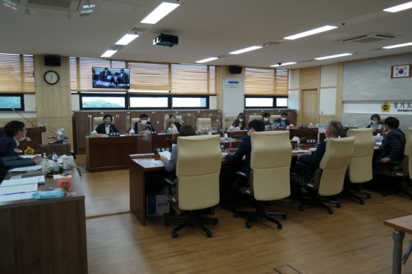 200909 경제노동위원회, 2021년 본예산 편성 토론회 사진.JPG