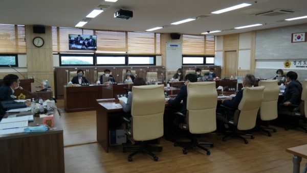 200909 경제노동위원회, 2021년 본예산 편성 토론회 사진.JPG