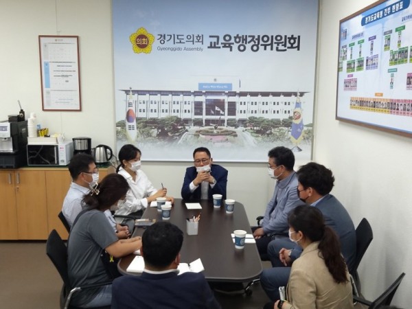200911 안광률부위원장, 시흥 목감1중 신설을 위한 관계자 회의 사진1.jpg