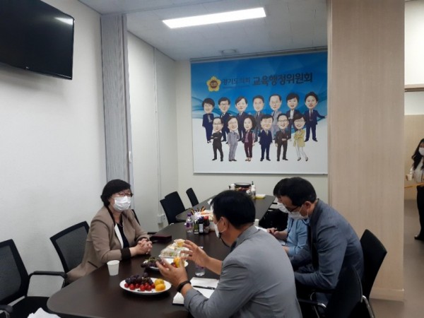 200918 박옥분 의원, 광교호수중학교 부실공사 우려에 대한 학교시설 점검 실시.jpg