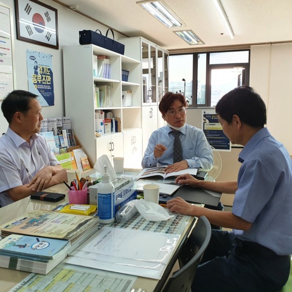 200923정희시의원-부곡동 종합사회복지관 건립 예비심사 관련 면담사진.jpg