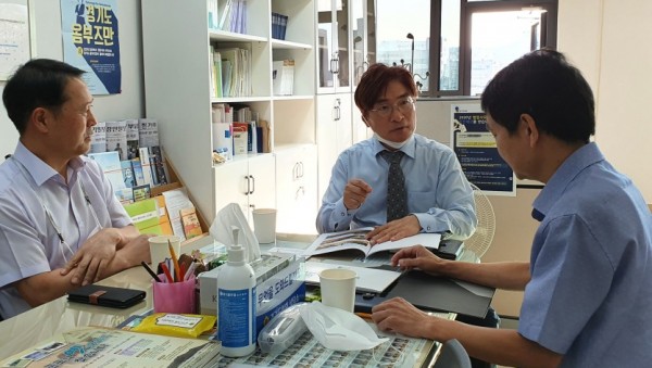 200923정희시의원-부곡동 종합사회복지관 건립 예비심사 관련 면담사진.jpg