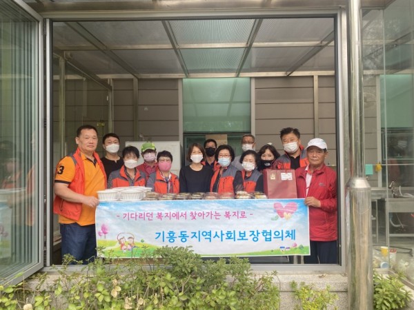 [사진]기흥동_추석맞이 건강식품 지원 사업.jpg