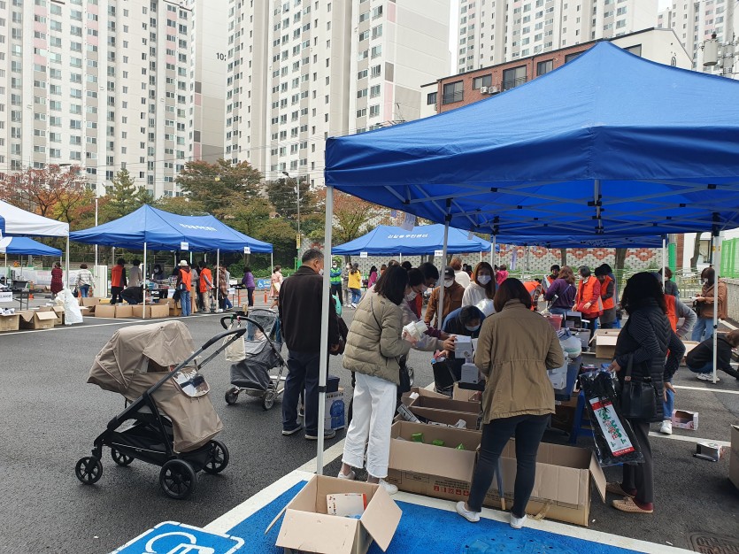 [사진]영덕2동 바자회1.jpg