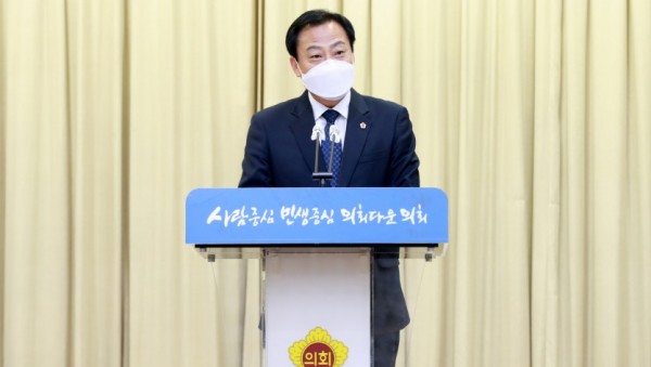 201005 장현국 의장, 10월 월례조회서 의회사무처 직원 코로나19 모범대처 격려 (1).jpg
