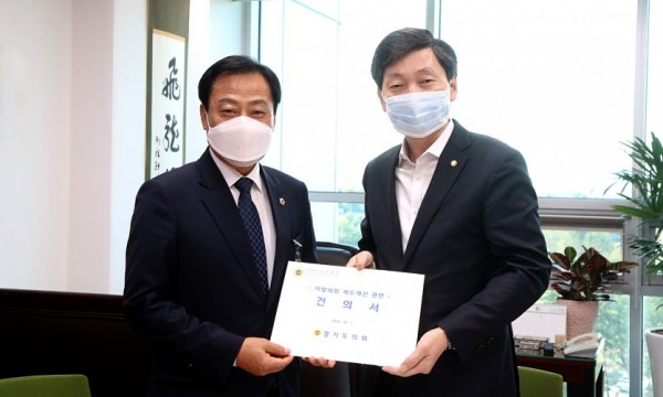 201005 장현국 의장, 국회 행안위에 지방자치법 개정안 조속 통과 건의_김민철 의원 (1).jpg
