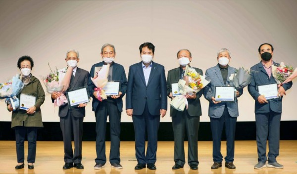 8일 노인복지유공자 표창장 수여식.jpg