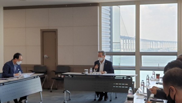 201012 오명근 의원 평택항 활성화 지원사업 착수보고회 참석 (1).jpg