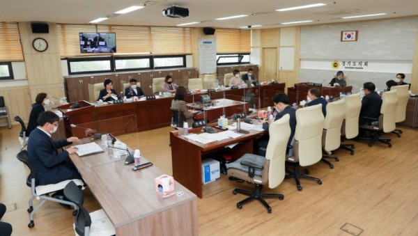 201015 제347회 임시회 제1차 경제노동위원회 개최.jpg