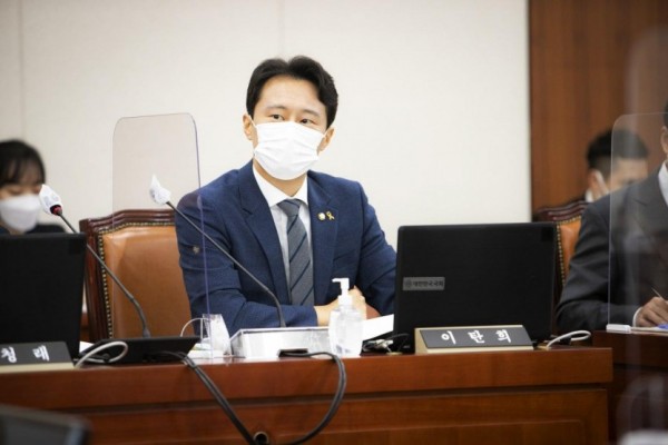 이탄희 의원.jpg
