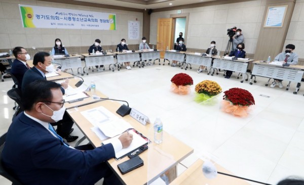 201015 장현국 의장, 시흥청소년교육의회 찾아가는 현장도의회 실시 (1).jpg