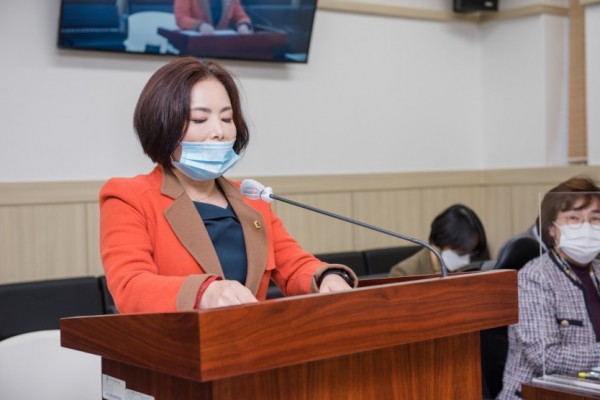 201015 권정선 의원, 도내 공공보육 강화 법적 근거 마련 (1).jpg