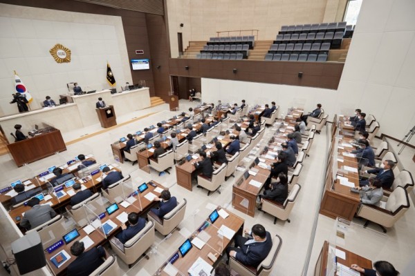20201019 용인시의회, 제248회 임시회 제2차 본회의 열어(1).jpg