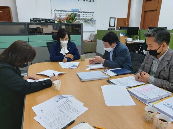 201029 정윤경 의원, 효율적 예산편성으로 힘든시기 극복해야.jpg