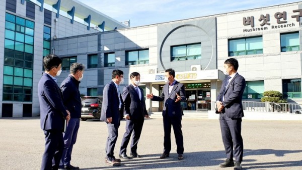 201029 진용복 부의장, 버섯산업 재도약 및 친환경 생태농업 실현 앞장서야 (1).jpg