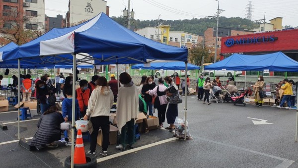 [사진]영덕2동 바자회2.jpg