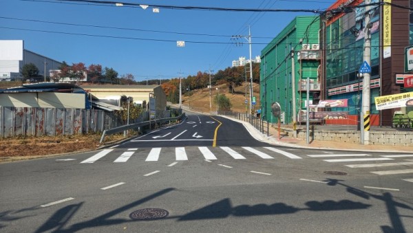 처인구 코아루아파트 입구 삼거리 우회전 차로 신설(1).jpg