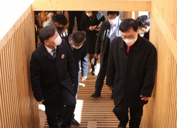 201104 남종섭 의원, 공세초등학교 행복나무정원 개장식 참석.jpg
