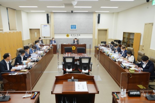 201106 교육행정위, 2020년 행정사무감사 돌입.JPG