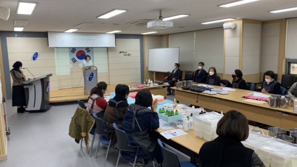 201110_생활개선연합회 손세정제 만들기 행사사진(1).JPG