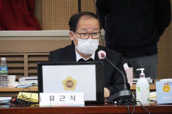 201112 유근식 의원, 지역교육지원청 위센터 좀 더 적극적인 역할 수행해야.jpg