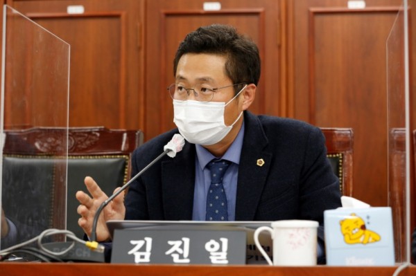 201116 김진일 의원, 다중이용시설 실내공기질 기준 강화 필요성 제기.JPG