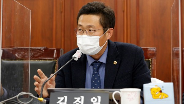 201116 김진일 의원, 다중이용시설 실내공기질 기준 강화 필요성 제기.JPG