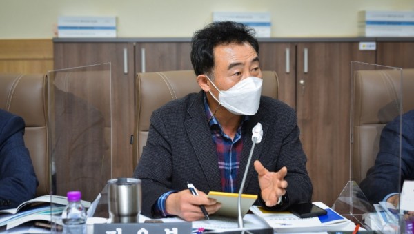 201117 진용복 부의장, 지곡저수지 용도폐지 과정과 기흥저수지 유지·관리 실태 집중추궁 (1).jpg