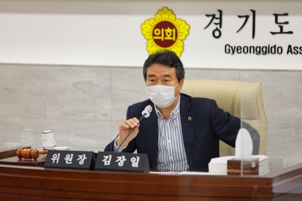 201118 김장일 의원, 미래지향적 일자리 정책 방향성 및 공공기관 정원충족 강조.jpg