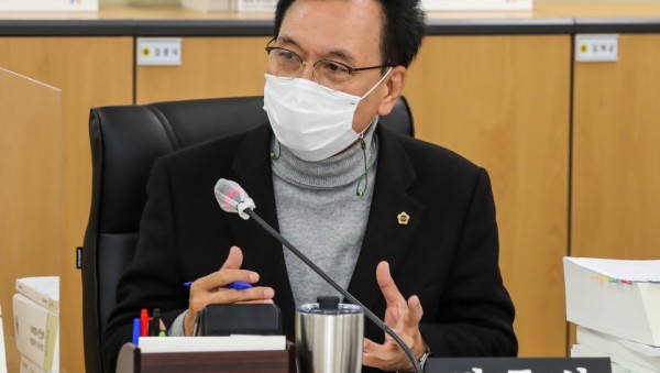 201125 김중식 의원, 구내정보통신망 운영 예산과 관련해 질타.jpg