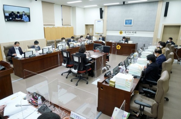 201125 교육행정위원회, 21년도 경기교육 예산 심의 돌입 (1).JPG