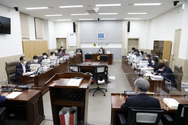 201127 교육행정위원회, 내년도 경기교육 예산안 수정의결 (2).JPG